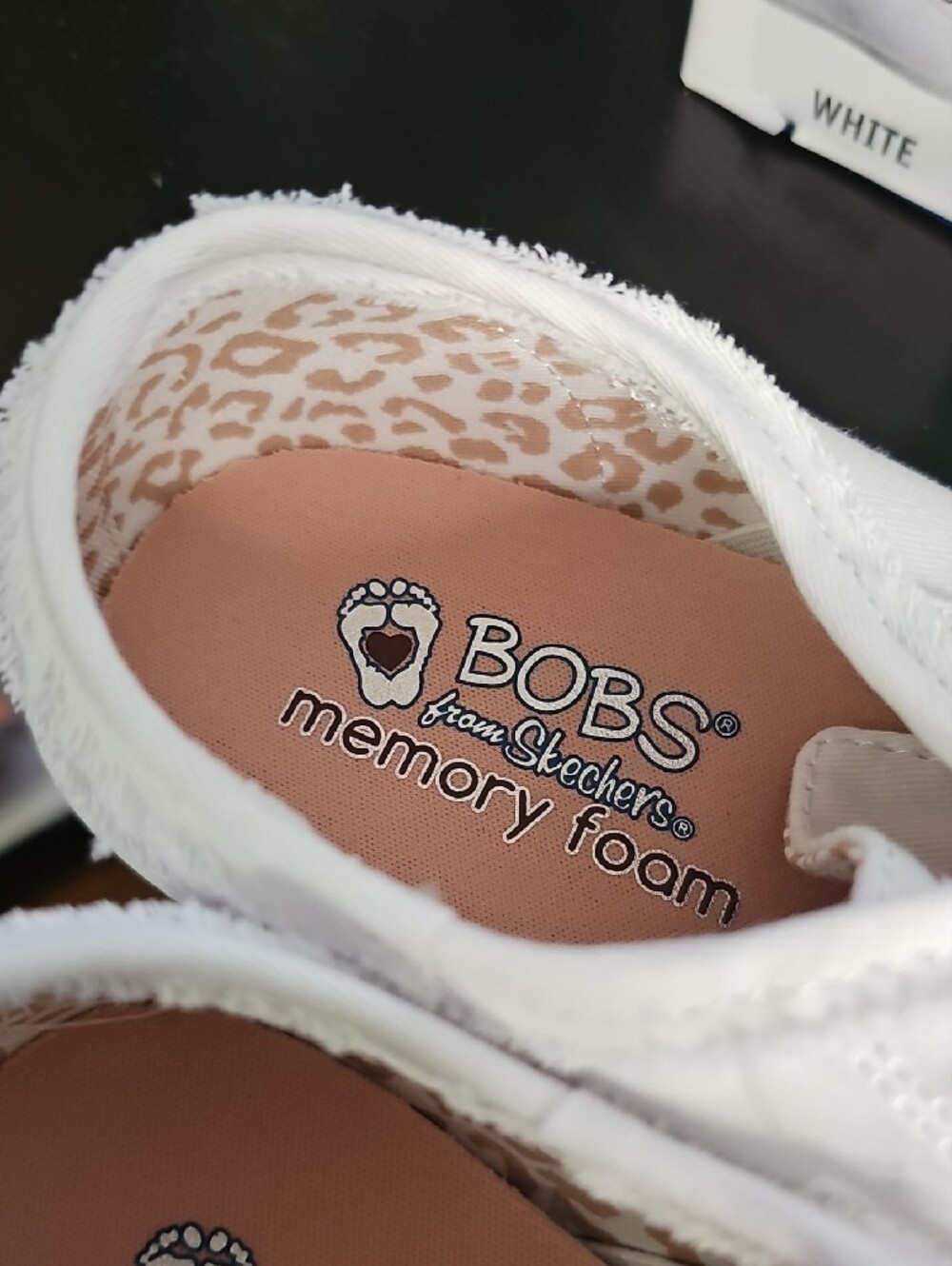 NIB-BOBS from SkechersWomen's White Low-Top Canvas Sneakers. Women's Size US 7.5 - Picture 9 of 10